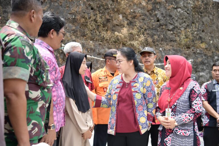 Wali Kota Semarang, Agustina Wilujeng Beri Bantuan dan Bangun Kembali Rumah Korban Kebakaran di Candisari