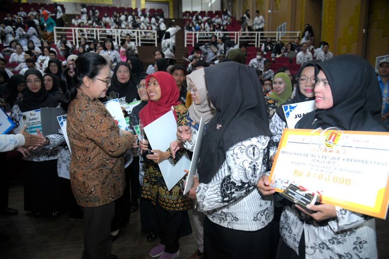 Agustina Wilujeng Sebut Guru sebagai Pertahanan Masa Depan dalam Peringatan HGN 2025