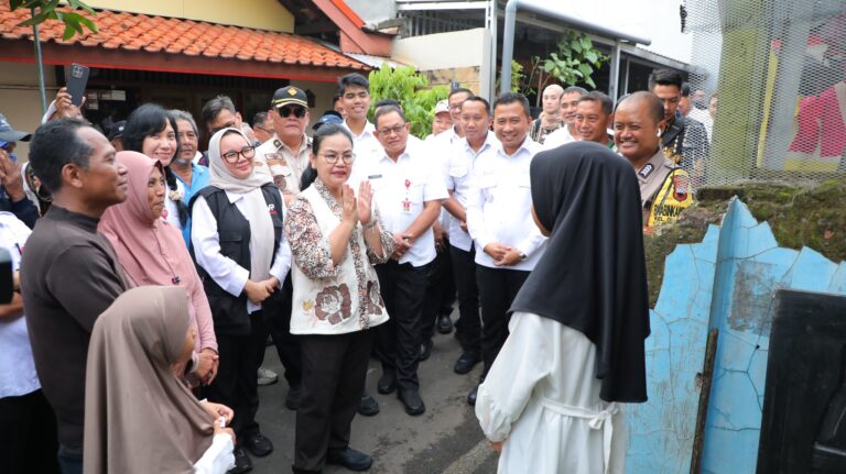 Pemkot Semarang Bantu Rehab Rumah Rusak Akibat Puting Beliung