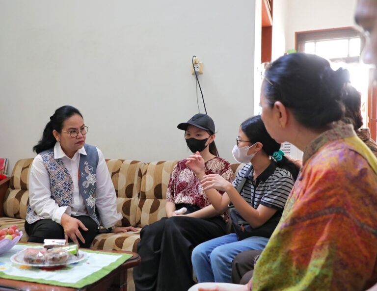 Usai Dibegal, Warga Karangtempel Terima Kunjungan dan Bantuan dari Wali Kota